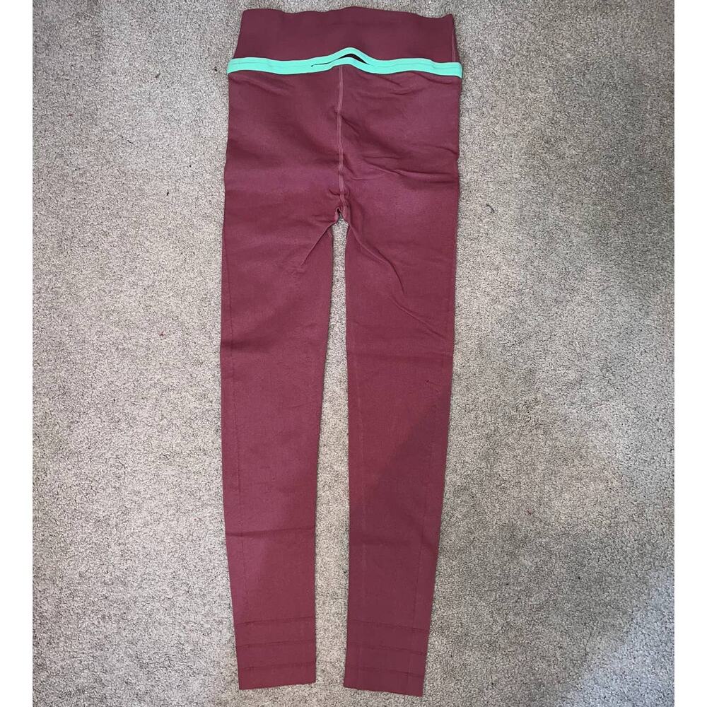 New Fabletics High-Waisted Sculptknit cut out back legging size L - Picture 9 of 10